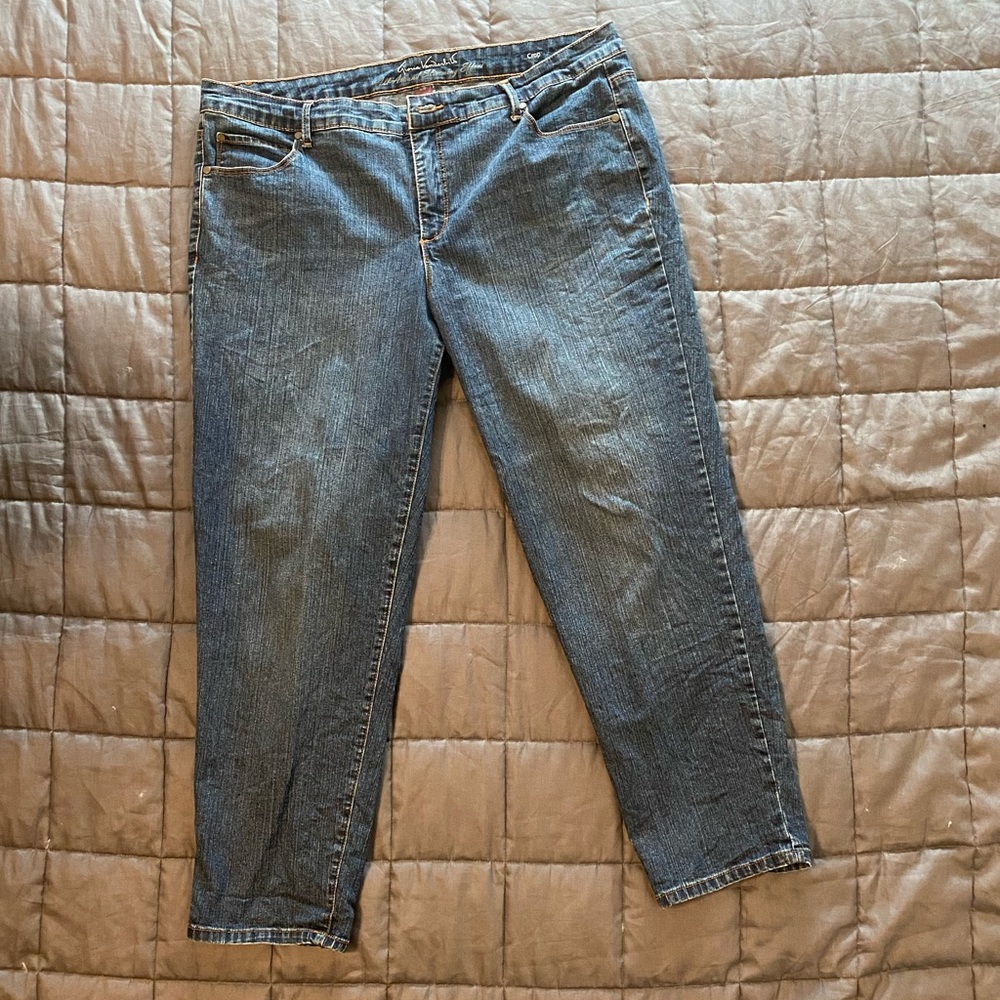 Slimming medium wash jeans. Sz 16W
